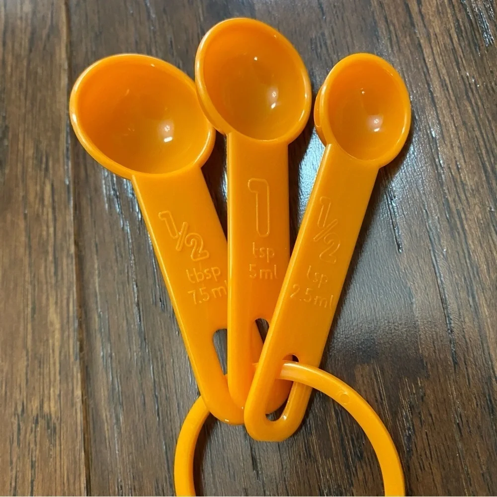 EUC Mixed lot of Measuring Cups Lime Green Orange
